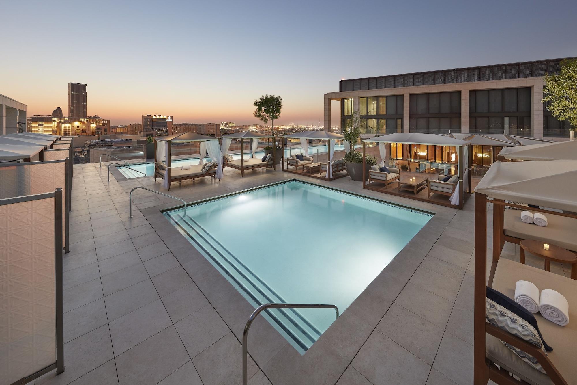 Mandarin Oriental, Doha Hotel Ngoại thất bức ảnh The rooftop pool at the Four Seasons Hotel