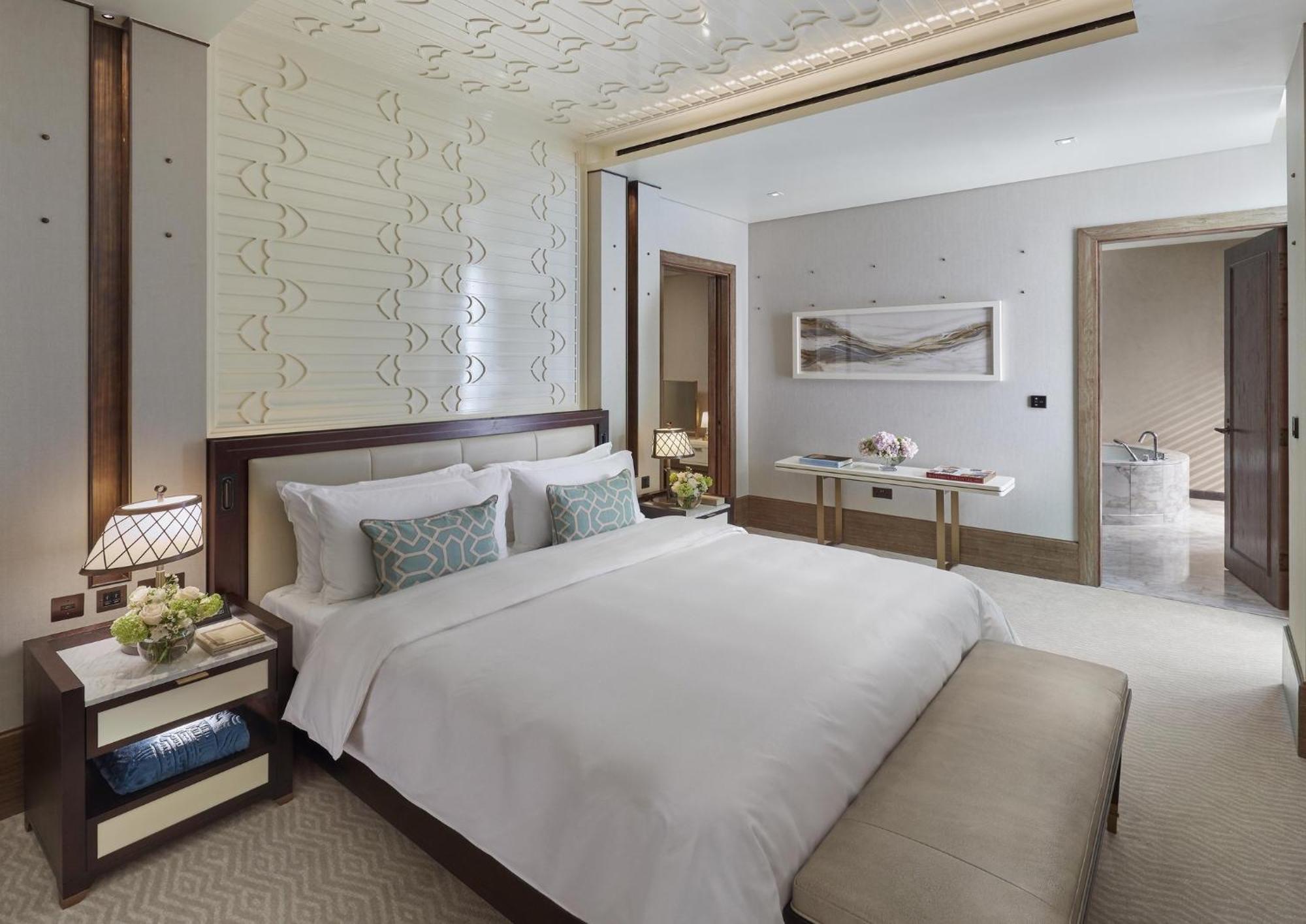Mandarin Oriental, Doha Hotel Ngoại thất bức ảnh A bedroom at the hotel