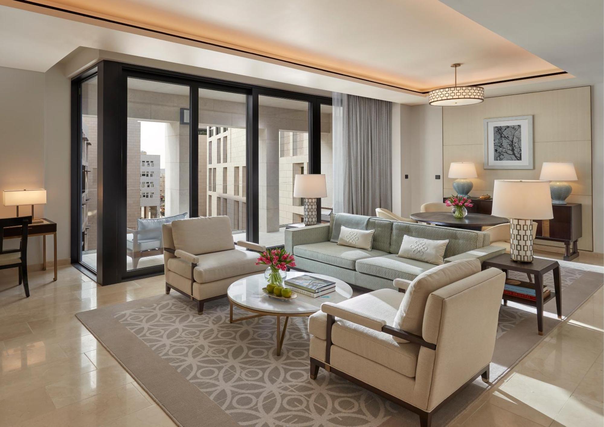 Mandarin Oriental, Doha Hotel Ngoại thất bức ảnh A living room at the Ritz-Carlton, DIFC