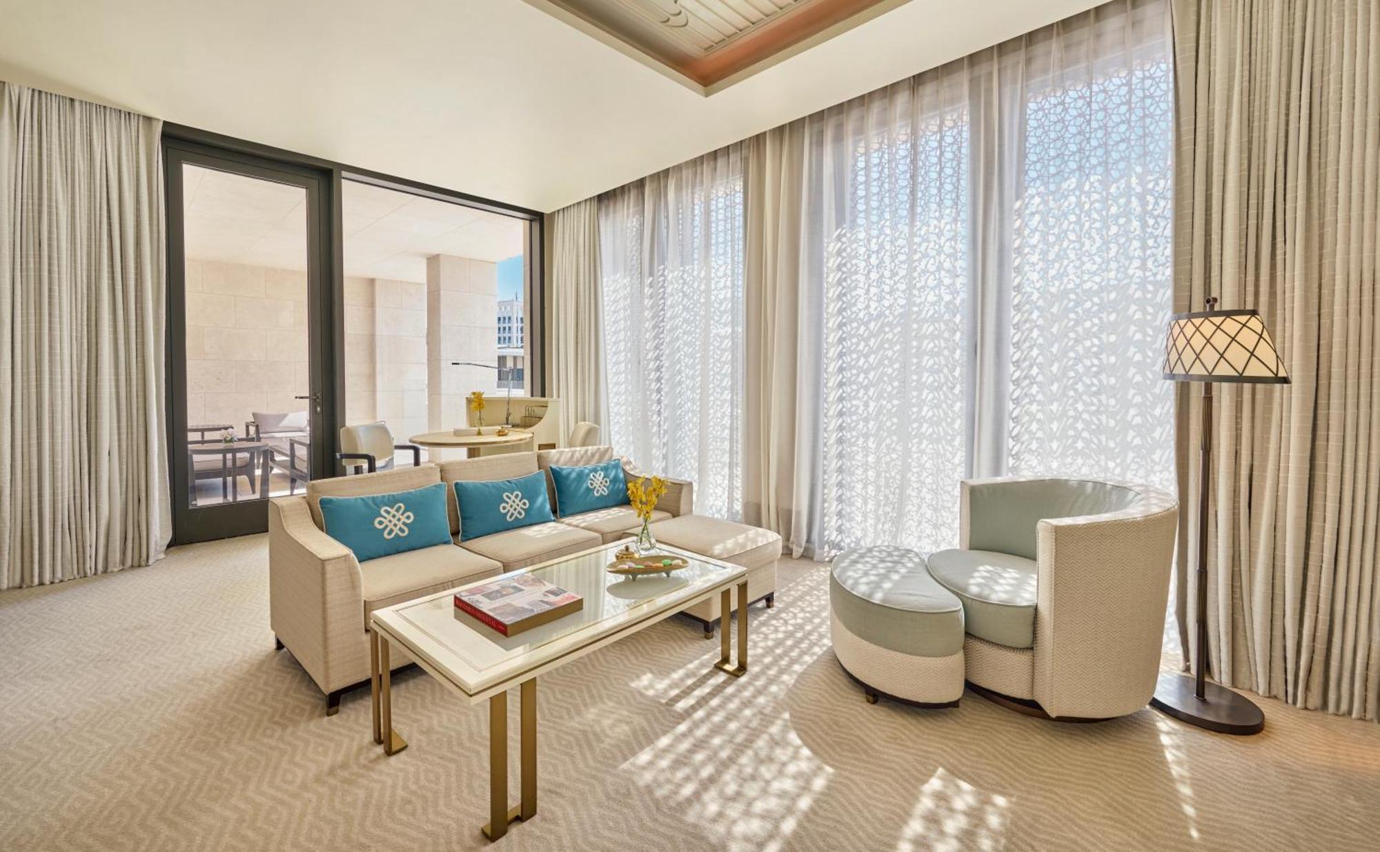 Mandarin Oriental, Doha Hotel Ngoại thất bức ảnh A living room at the hotel